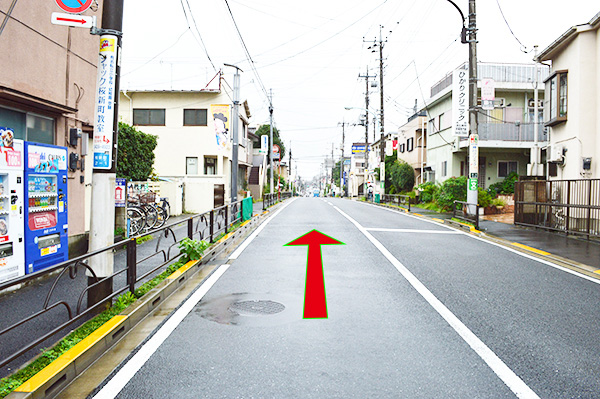 画像：この427号線を真っ直ぐ進みます。